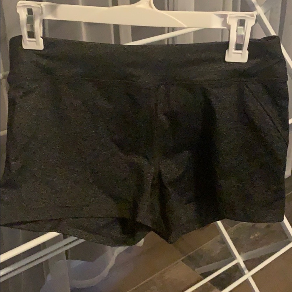 Active wear shorts
